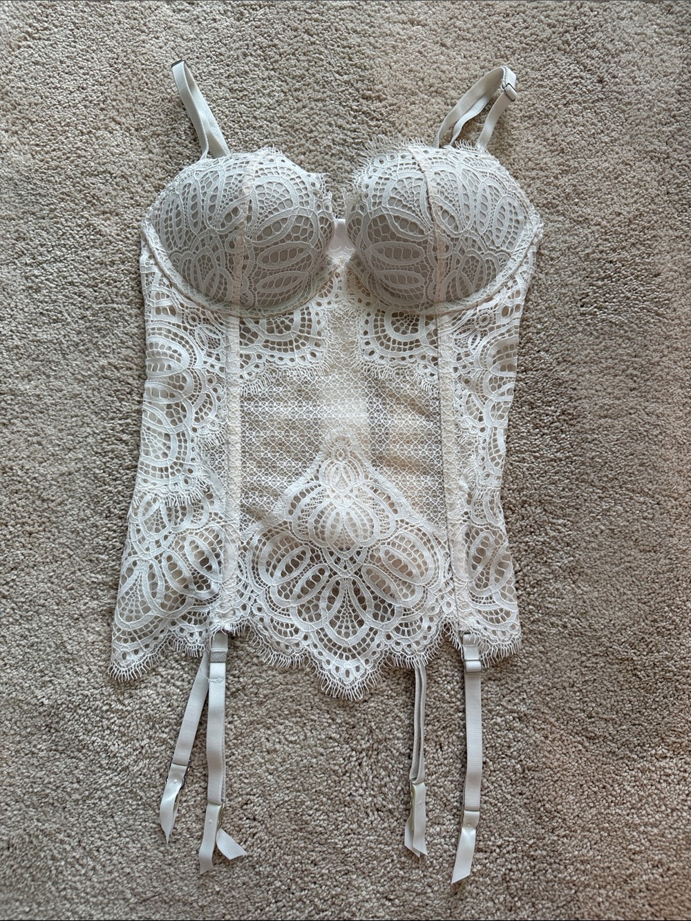 Victoria’s Secret Push Up Bra Ivory Lace Bustier Corset with Garters 34B NWOT